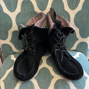 Steve Madden “Tblanket” boots size 8